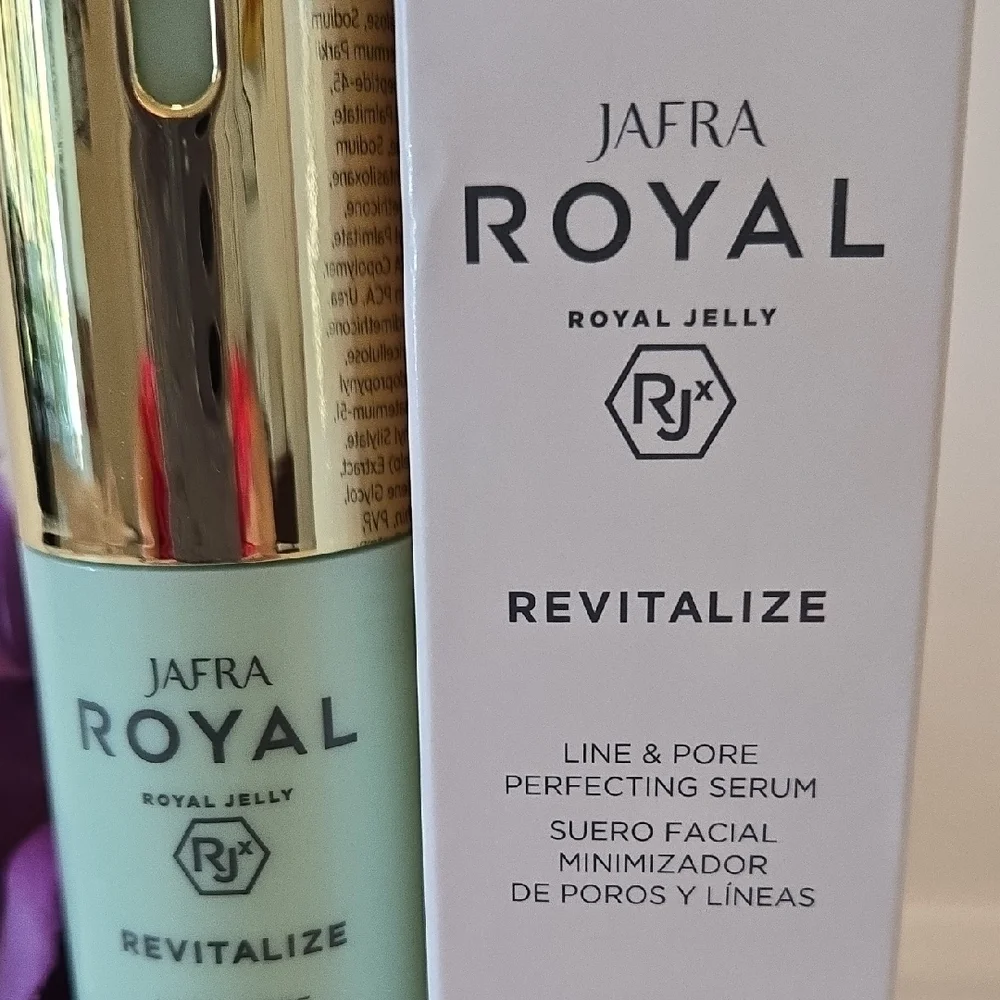 JAFRA Royal Revitalize Pore Perfecting Serum • 1 oz • NWT • Discontinued